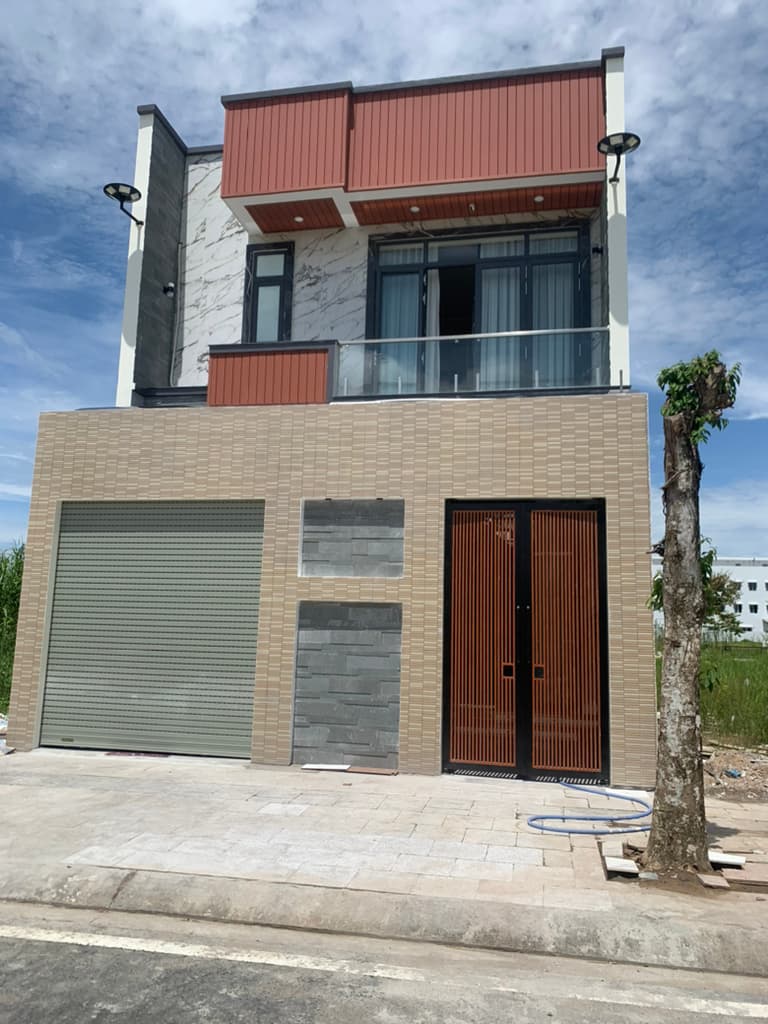 Bàn giao nhà phố Cần Thơ — cửa cuốn & cửa nhôm kính đồng bộ