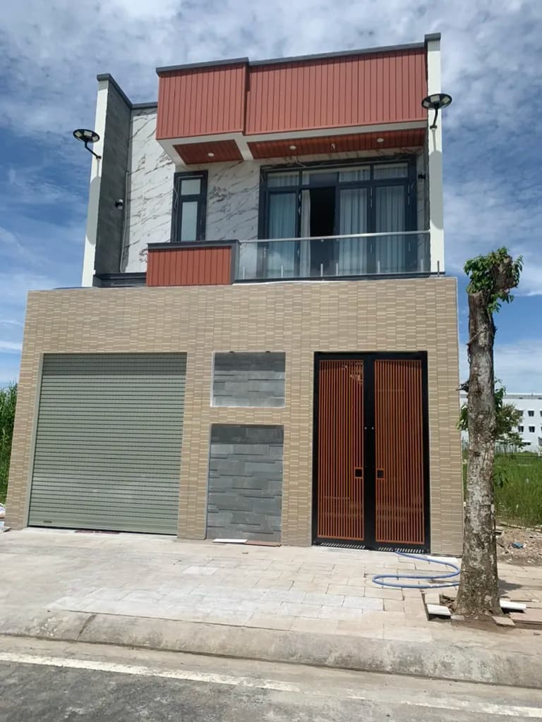 Bàn giao nhà phố Cần Thơ — cửa cuốn & cửa nhôm kính đồng bộ